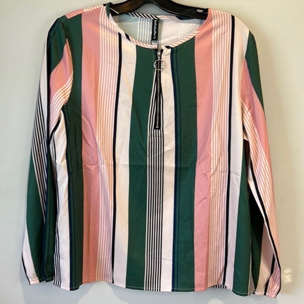 - Just Fashion Now  NWT size XL long sleeve blouse
